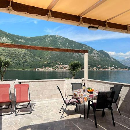 Sea Front 171 Daire Kotor Dış mekan fotoğraf